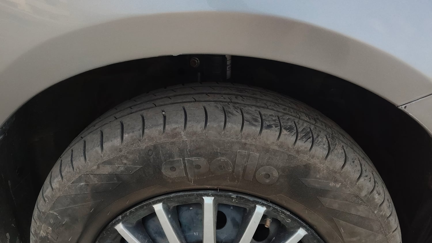 Used 2013 Maruti Suzuki Swift VDi Diesel Manual tyres RIGHT FRONT TYRE TREAD VIEW