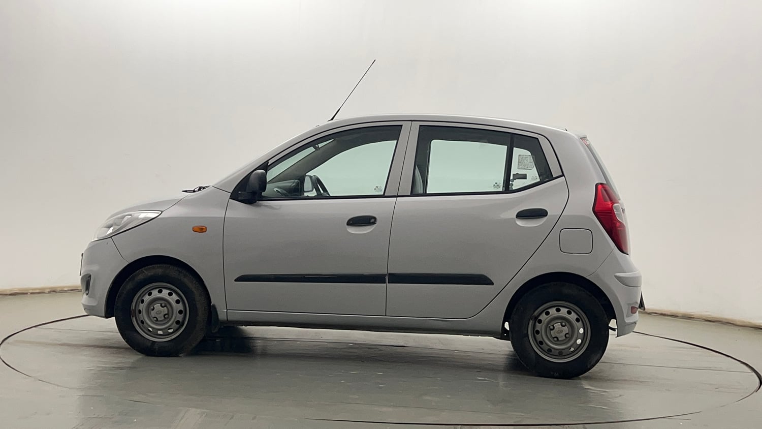 Used 2013 Hyundai i10 Era 1.1 iRDE2 Petrol Manual exterior LEFT SIDE VIEW