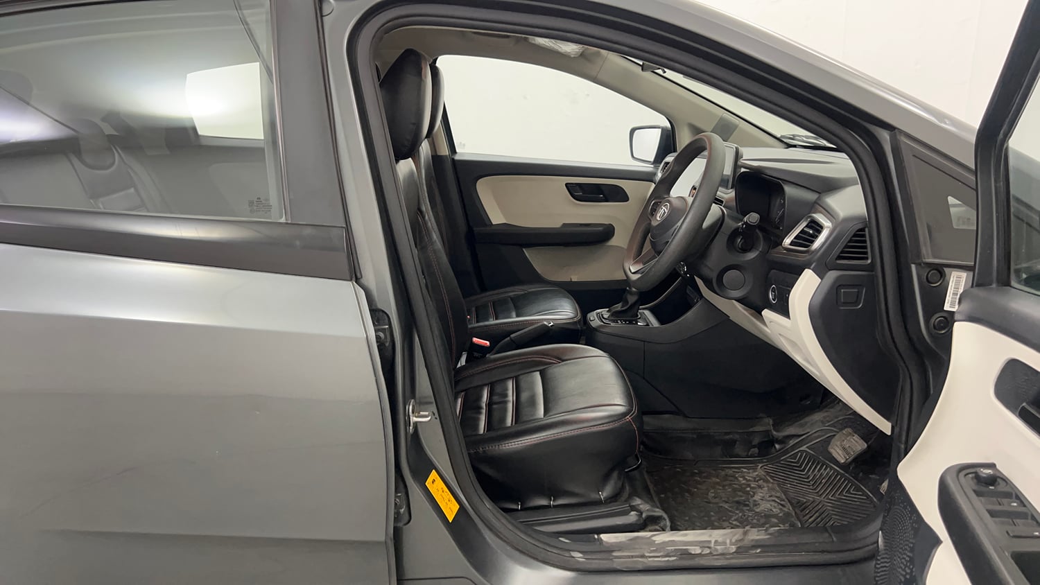 Used 2022 Tata Altroz XTA Petrol Petrol Automatic interior RIGHT SIDE FRONT DOOR CABIN VIEW