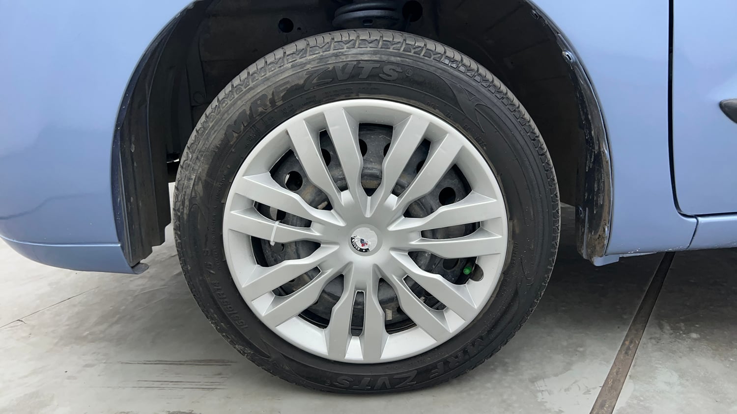 Used 2012 Maruti Suzuki Wagon R 1.0 VXi Petrol Manual tyres LEFT FRONT TYRE RIM VIEW
