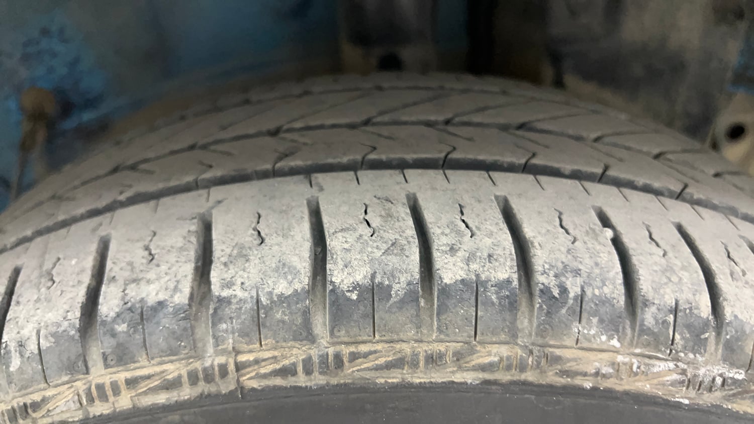 Used 2015 Toyota Etios Liva V Petrol Manual tyres LEFT REAR TYRE TREAD VIEW
