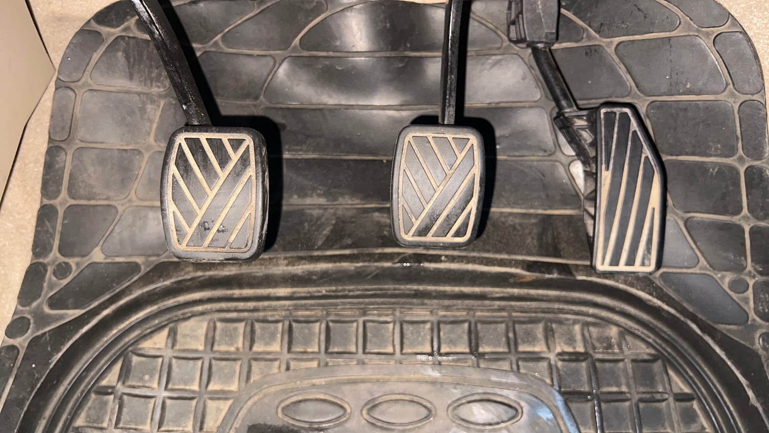 Used 2022 Maruti Suzuki Dzire VXi Petrol Manual interior PEDALS VIEW
