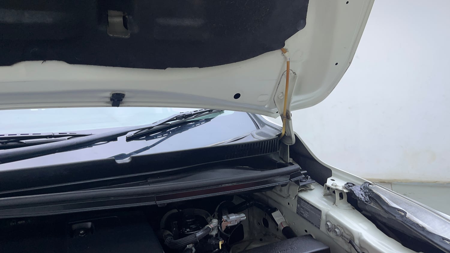Used 2019 Toyota Innova Crysta Touring Sport Diesel AT Diesel Automatic engine ENGINE LEFT SIDE HINGE & APRON VIEW