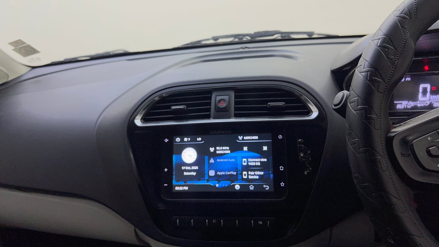 Used 2022 Tata Tiago XZ Plus Petrol Manual top_features Touch screen infotainment system