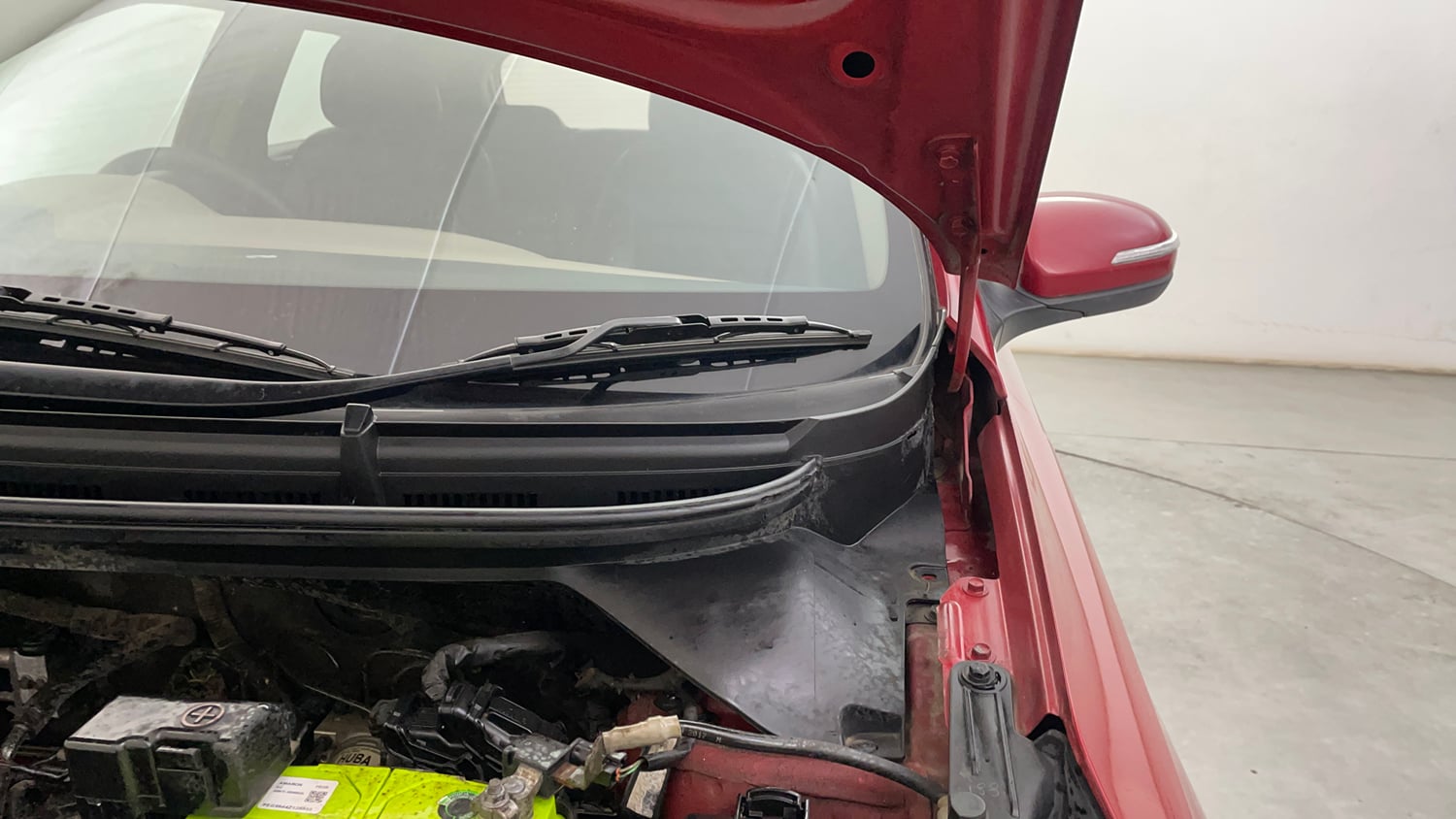 Used 2017 Hyundai Elite i20 Sportz 1.2 Petrol Manual engine ENGINE LEFT SIDE HINGE & APRON VIEW