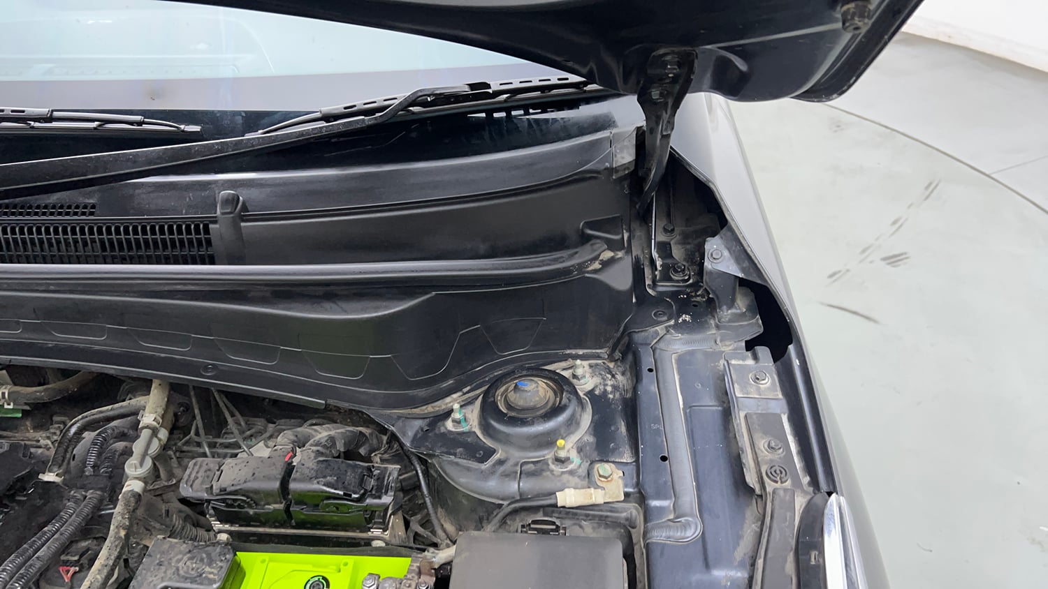 Used 2020 kia Seltos HTX IVT 1.5 Petrol Automatic engine ENGINE LEFT SIDE HINGE & APRON VIEW