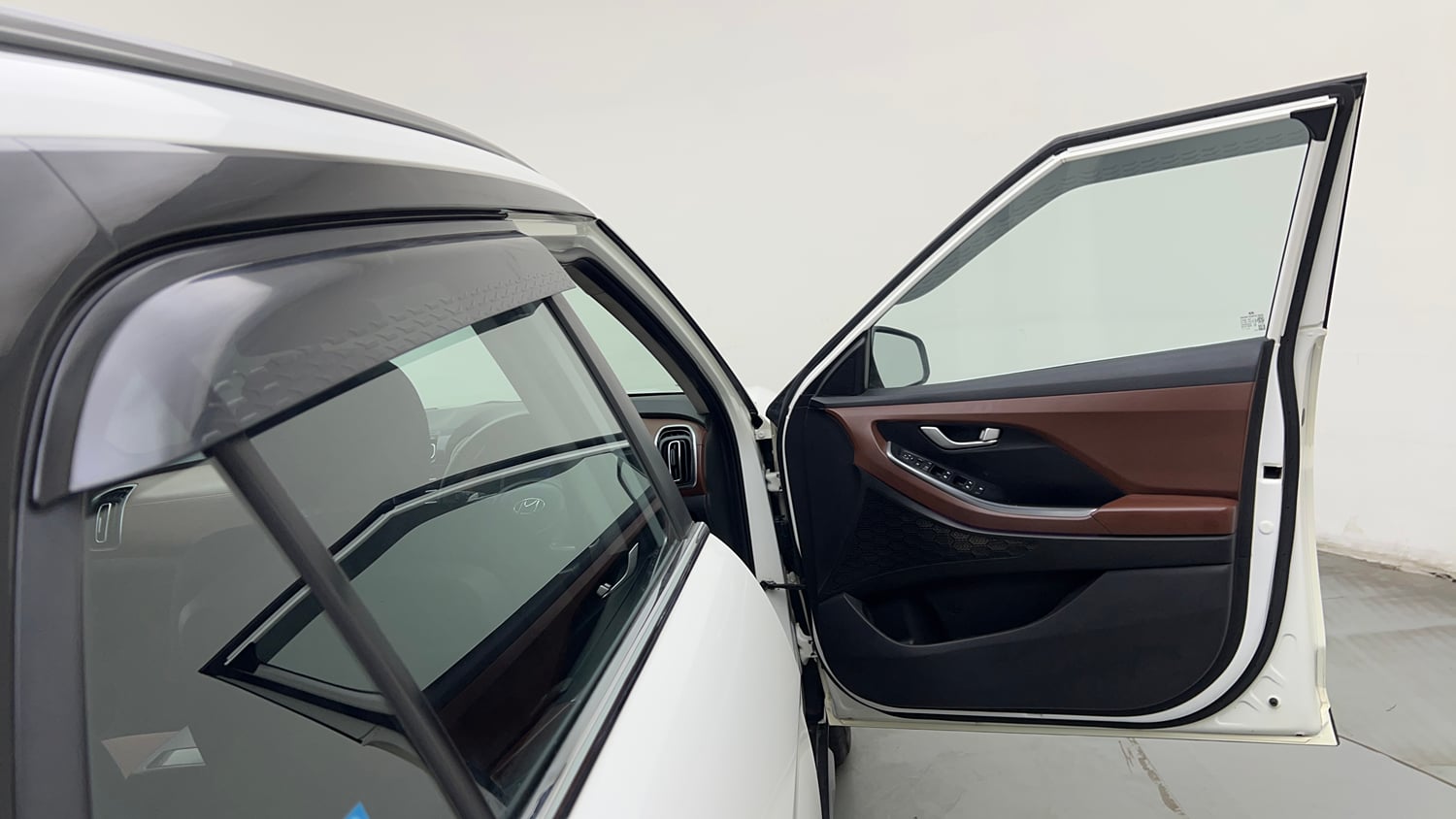 Used 2022 Hyundai Alcazar Prestige Exe (O) 7 STR 1.5 Diesel AT Diesel Automatic interior RIGHT FRONT DOOR OPEN VIEW
