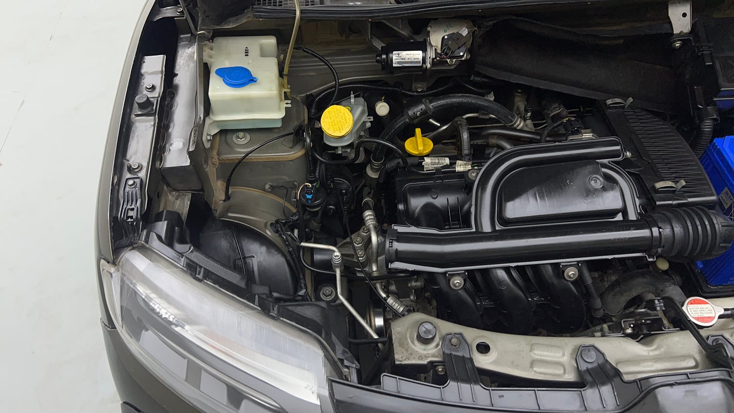 Used 2022 Renault Kwid CLIMBER 1.0 (O) Petrol Manual engine ENGINE RIGHT SIDE VIEW