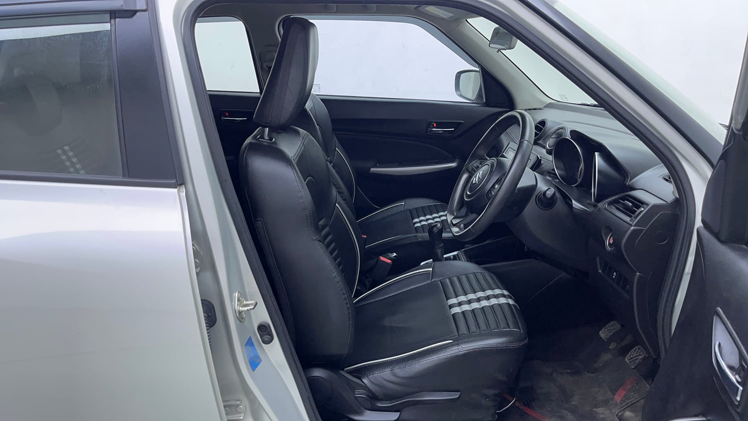 Used 2022 Maruti Suzuki Swift ZXi Plus Petrol Manual interior RIGHT SIDE FRONT DOOR CABIN VIEW