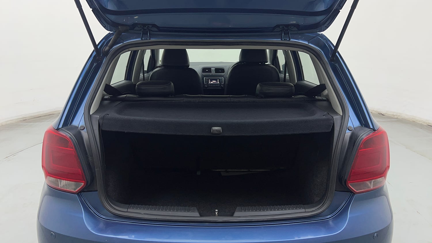 Used 2017 Volkswagen Polo Comfortline 1.2L (P) Petrol Manual interior DICKY INSIDE VIEW