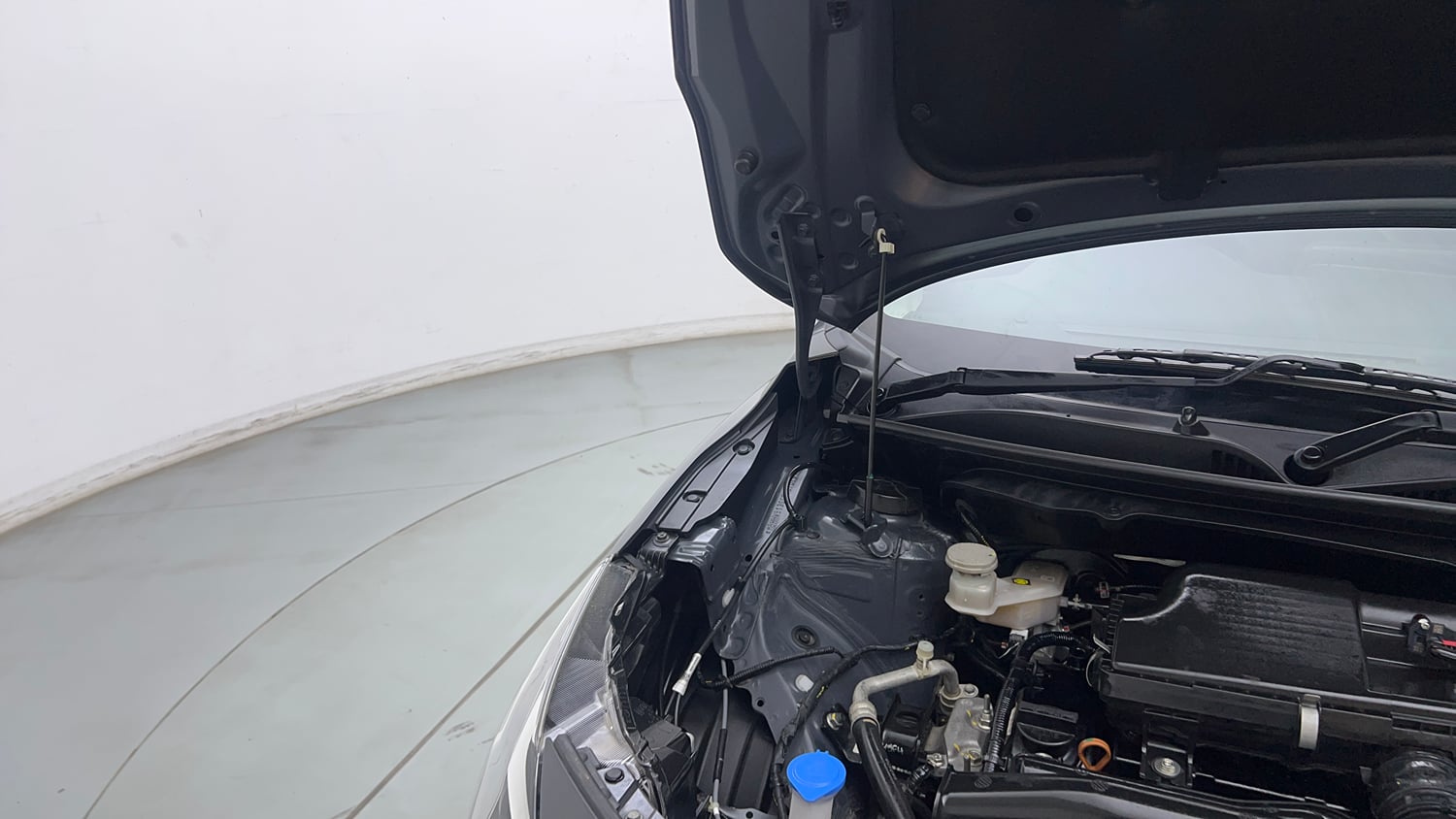 Used 2025 Maruti Suzuki Baleno Zeta MT Petrol Manual engine ENGINE RIGHT SIDE HINGE & APRON VIEW