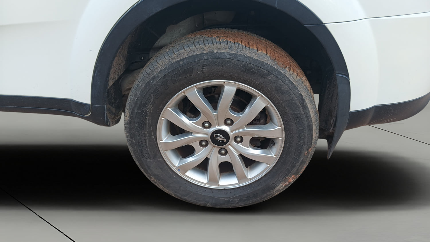 Used 2018 Mahindra XUV500 W9 Diesel Manual tyres LEFT REAR TYRE RIM VIEW