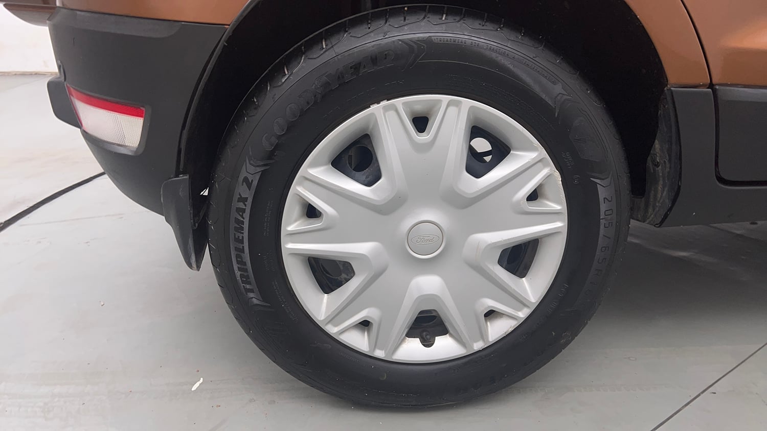 Used 2018 Ford EcoSport Trend + 1.5L TDCi Diesel Manual tyres RIGHT REAR TYRE RIM VIEW