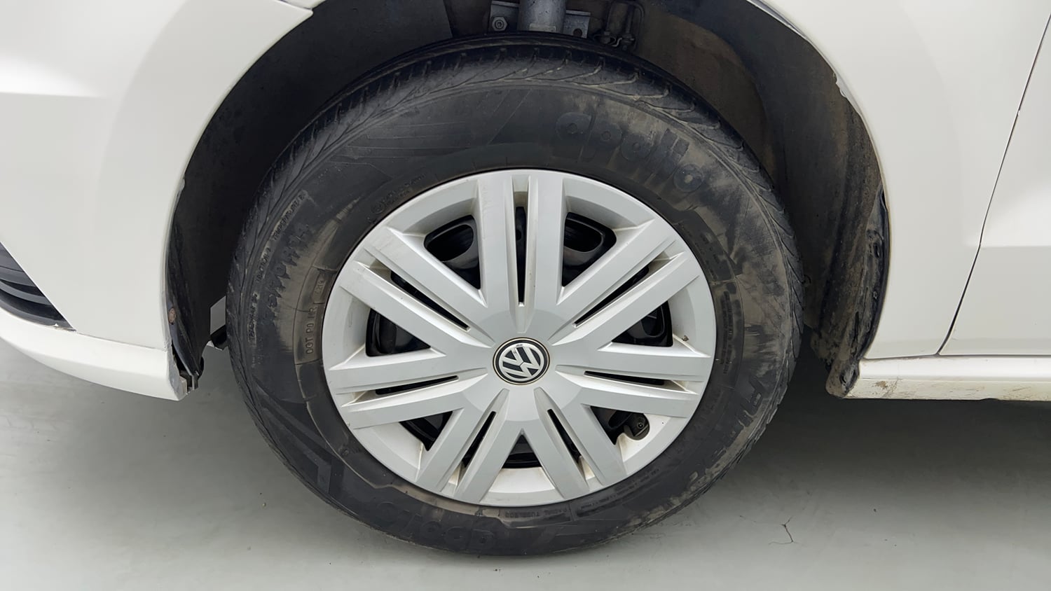 Used 2019 Volkswagen Ameo  1.0 Trendline Petrol + CNG(Outside Fitted) Petrol+cng Manual tyres LEFT FRONT TYRE RIM VIEW