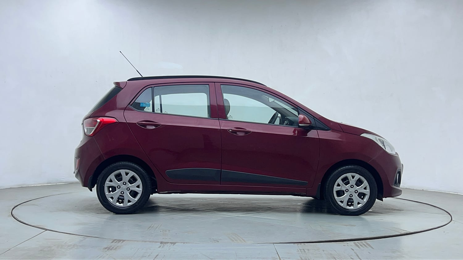 Used 2015 Hyundai Grand i10 Sportz 1.2 Kappa VTVT Petrol Manual exterior RIGHT SIDE VIEW