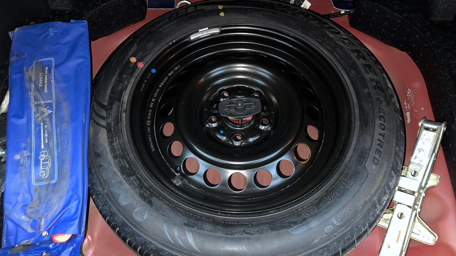 Used 2023 Maruti Suzuki Brezza Zxi Dual Tone Petrol Manual tyres SPARE TYRE VIEW