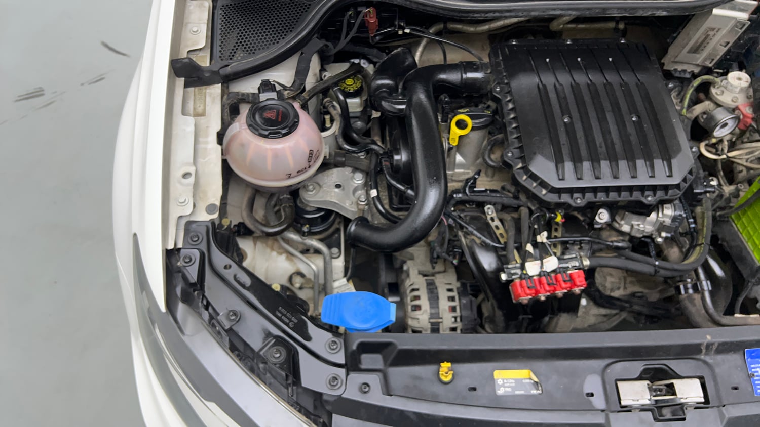 Used 2019 Volkswagen Ameo  1.0 Trendline Petrol + CNG(Outside Fitted) Petrol+cng Manual engine ENGINE RIGHT SIDE VIEW