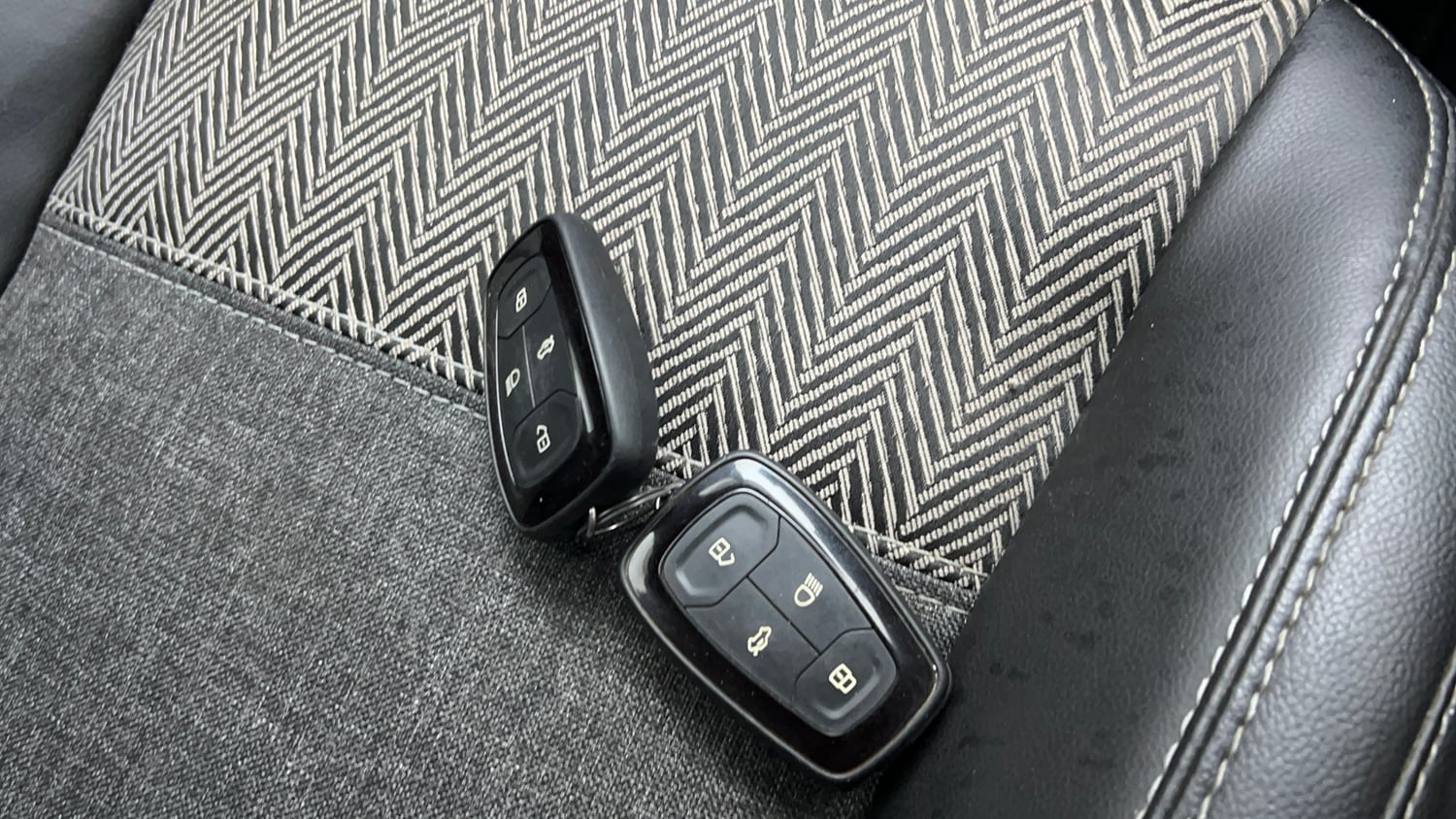 Used 2021 Tata Altroz XZ Petrol Petrol Manual extra CAR KEY VIEW