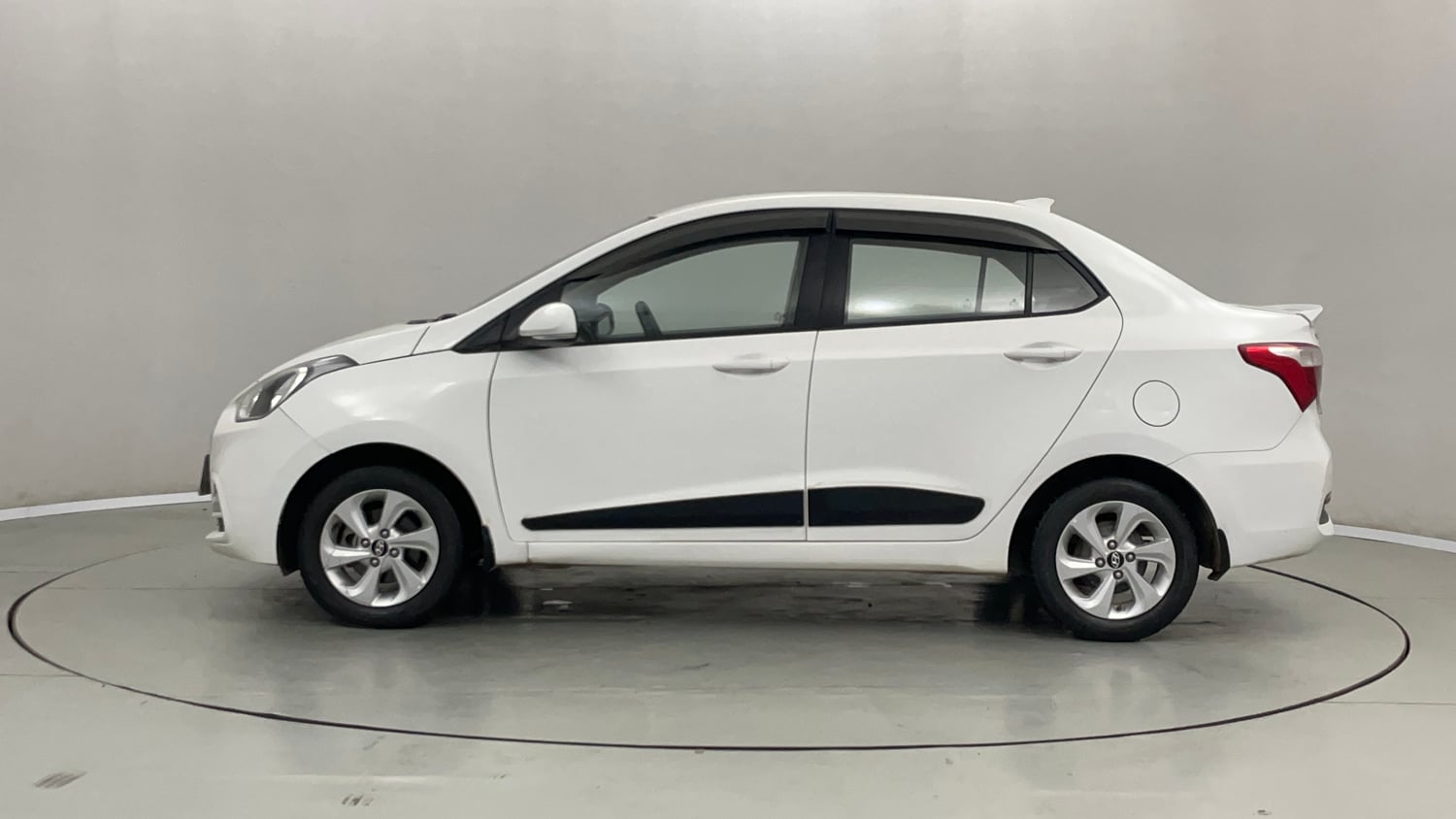Used 2019 Hyundai Xcent SX Petrol Manual exterior LEFT SIDE VIEW