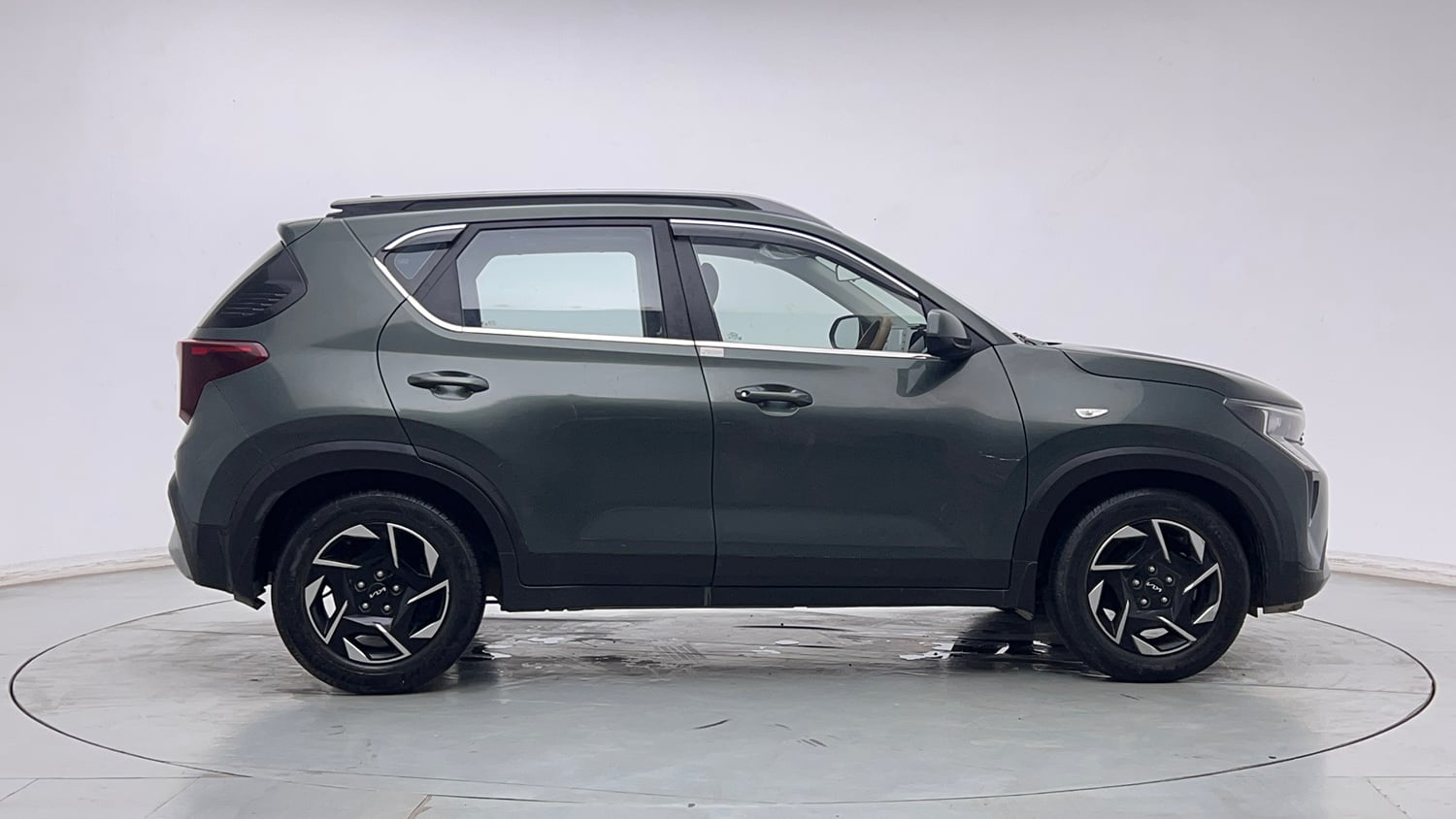 Used 2024 Kia Sonet HTK (O) 1.2 Petrol MT Petrol Manual exterior RIGHT SIDE VIEW