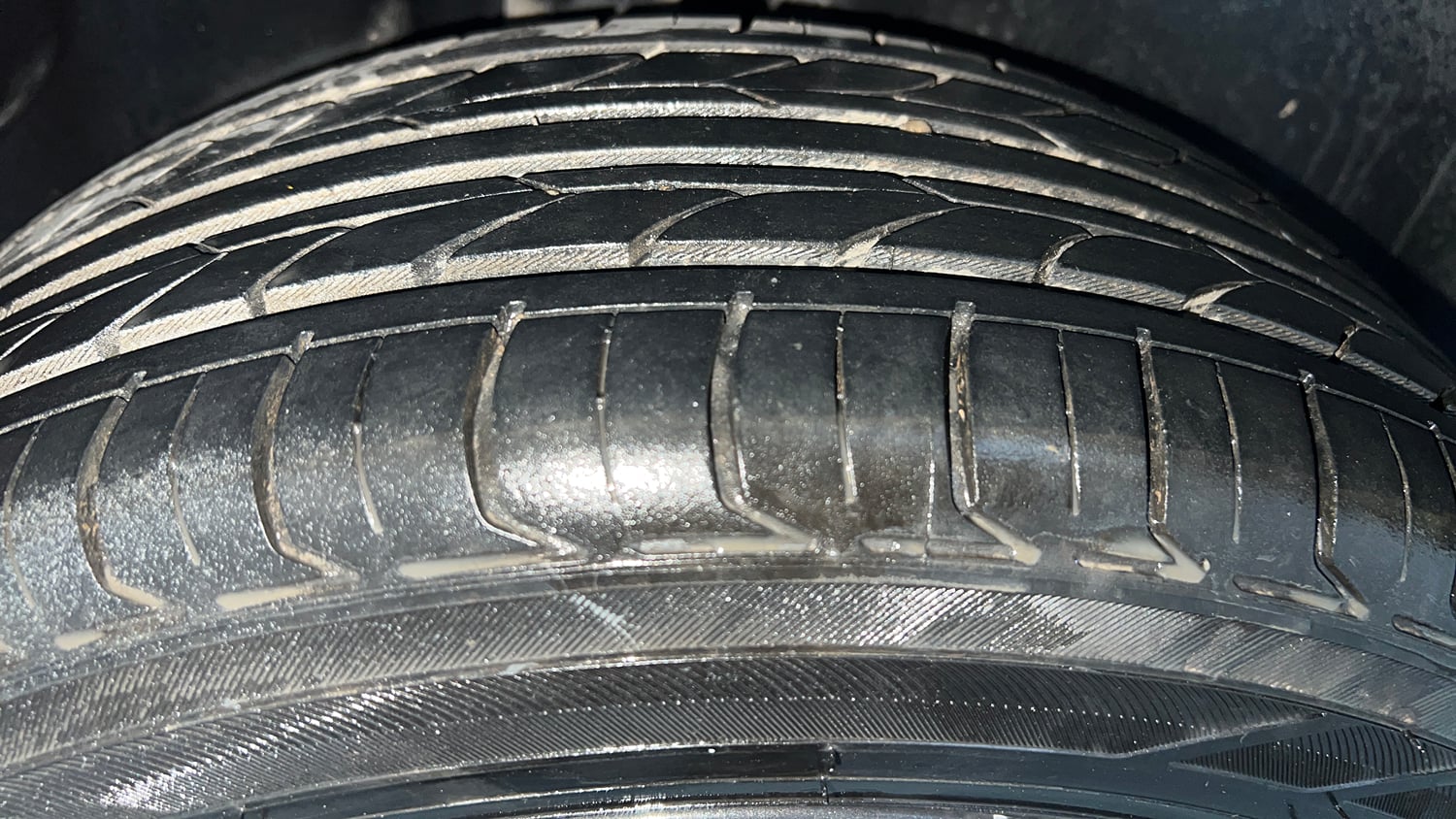 Used 2017 Volkswagen Polo Comfortline 1.2L (P) Petrol Manual tyres RIGHT REAR TYRE TREAD VIEW