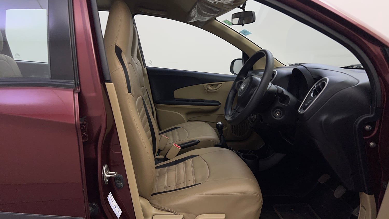 Used 2014 Honda Mobilio V Petrol Petrol Manual interior RIGHT SIDE FRONT DOOR CABIN VIEW