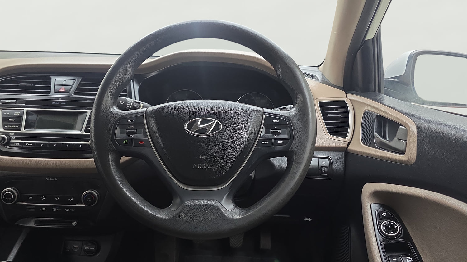 Used 2017 Hyundai Elite i20 Sportz 1.4 CRDI Diesel Manual interior STEERING VIEW