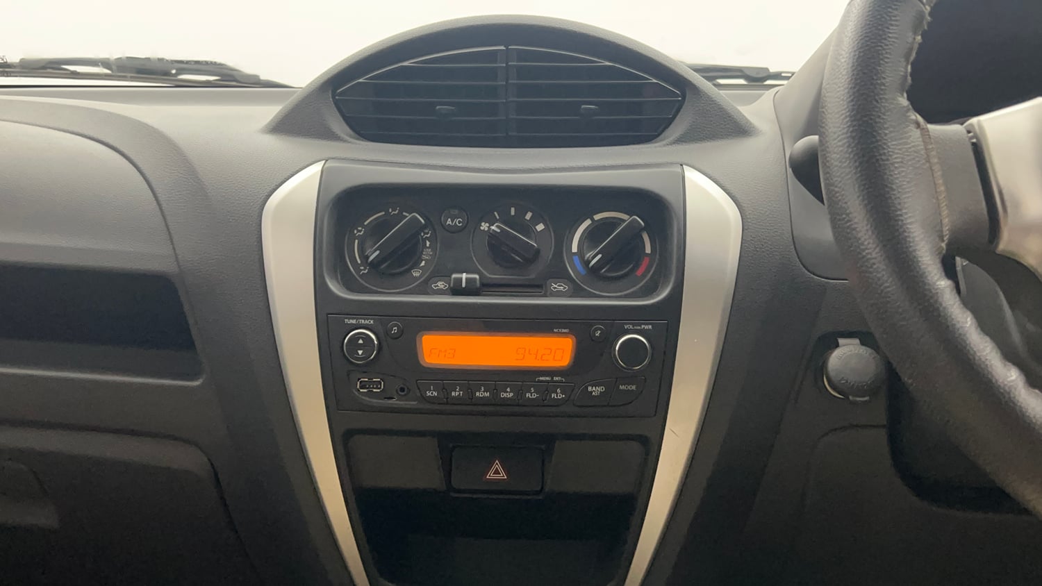 Used 2017 Maruti Suzuki Alto 800 VXi Petrol Manual top_features Integrated (in-dash) music system