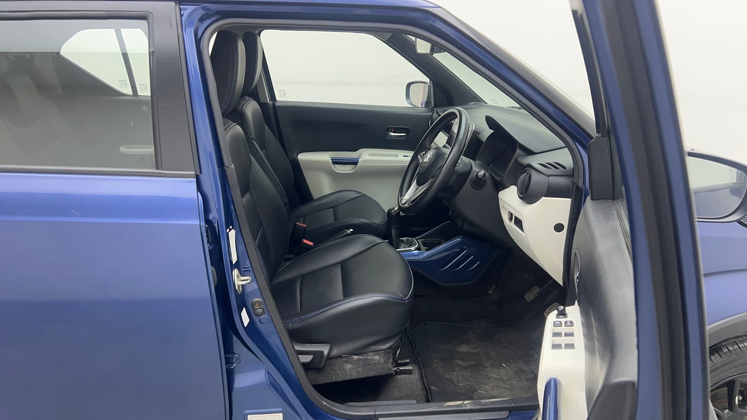Used 2022 Maruti Suzuki Ignis Zeta 1.2 MT Petrol Manual interior RIGHT SIDE FRONT DOOR CABIN VIEW