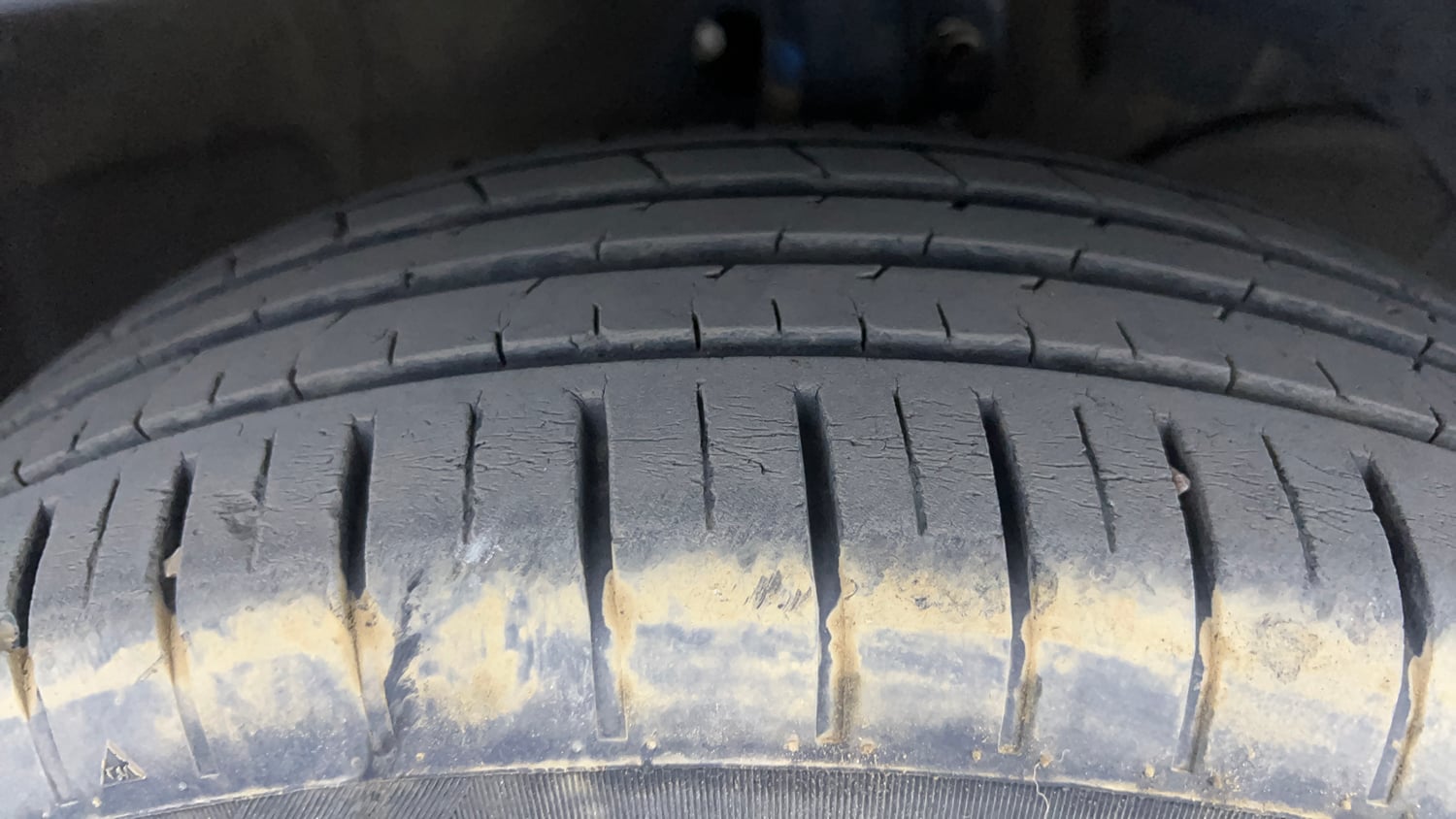 Used 2023 Maruti Suzuki Swift ZXi Plus AMT Petrol Automatic tyres RIGHT FRONT TYRE TREAD VIEW