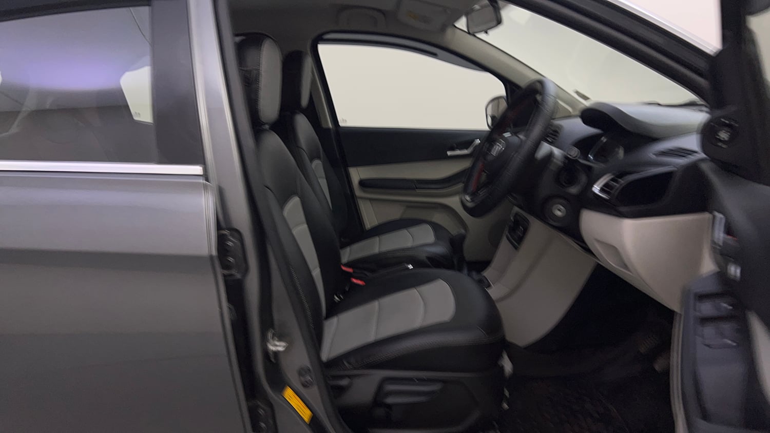 Used 2022 Tata Tiago XZ Plus Petrol Manual interior RIGHT SIDE FRONT DOOR CABIN VIEW