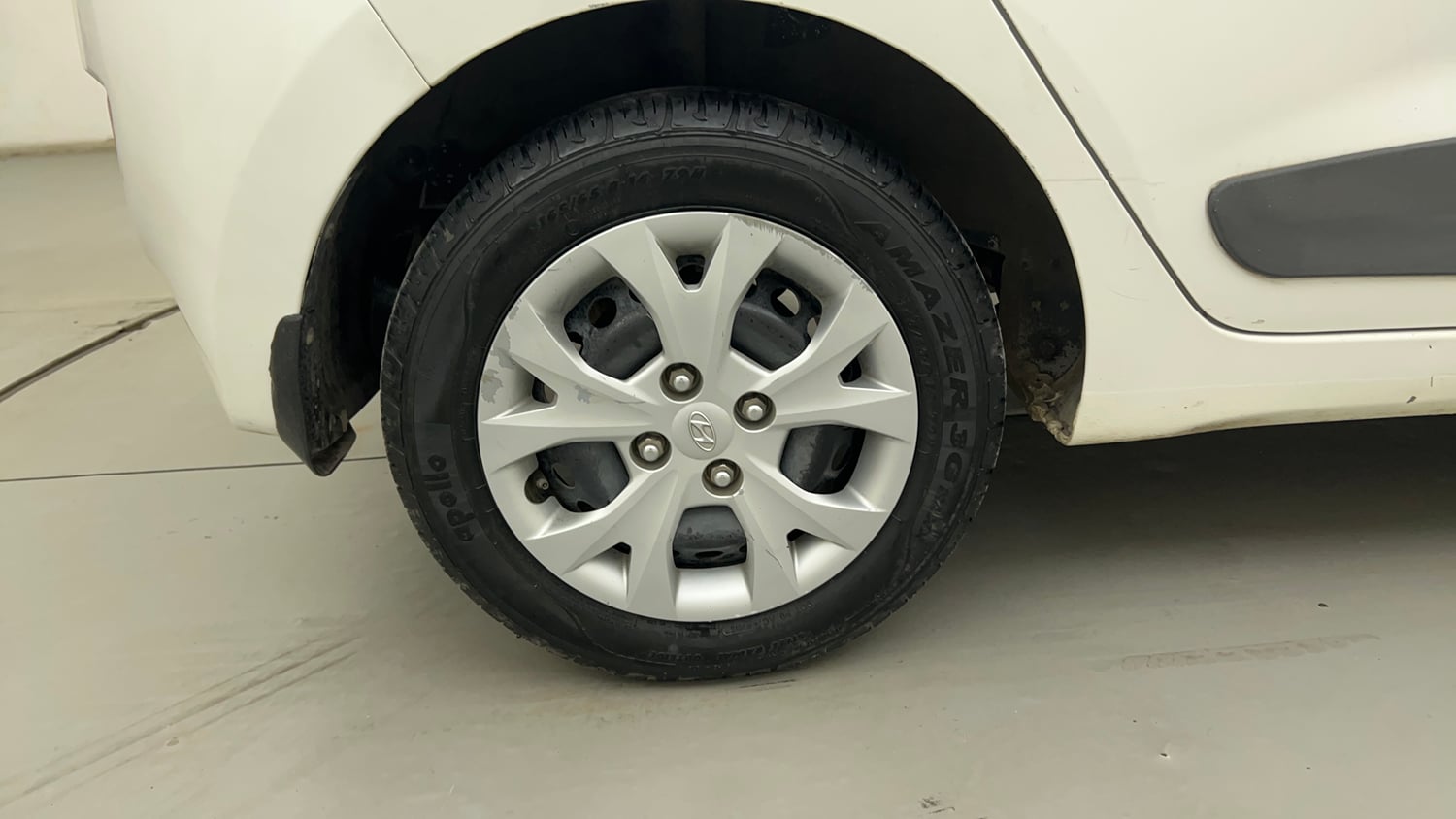 Used 2015 Hyundai Grand i10 Magna 1.2 Kappa VTVT Petrol Manual tyres RIGHT REAR TYRE RIM VIEW