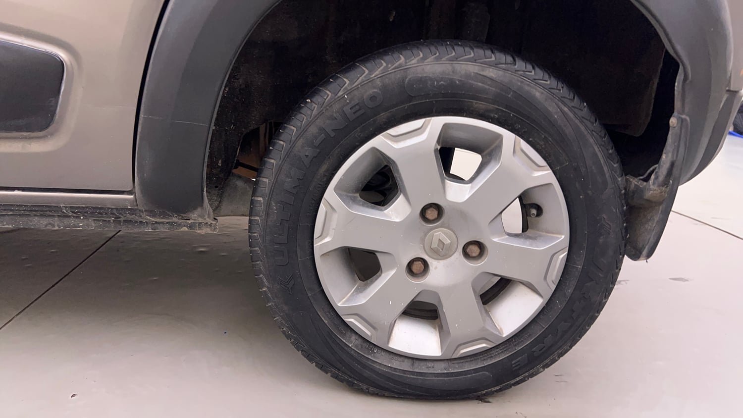 Used 2018 Renault Kwid CLIMBER 1.0 AMT Petrol Automatic tyres LEFT REAR TYRE RIM VIEW