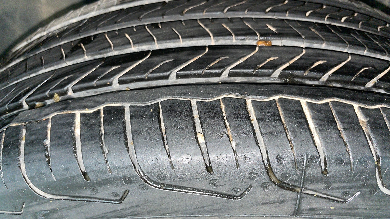Used 2022 Tata Punch Creative Dual Tone AMT Petrol Automatic tyres LEFT FRONT TYRE TREAD VIEW