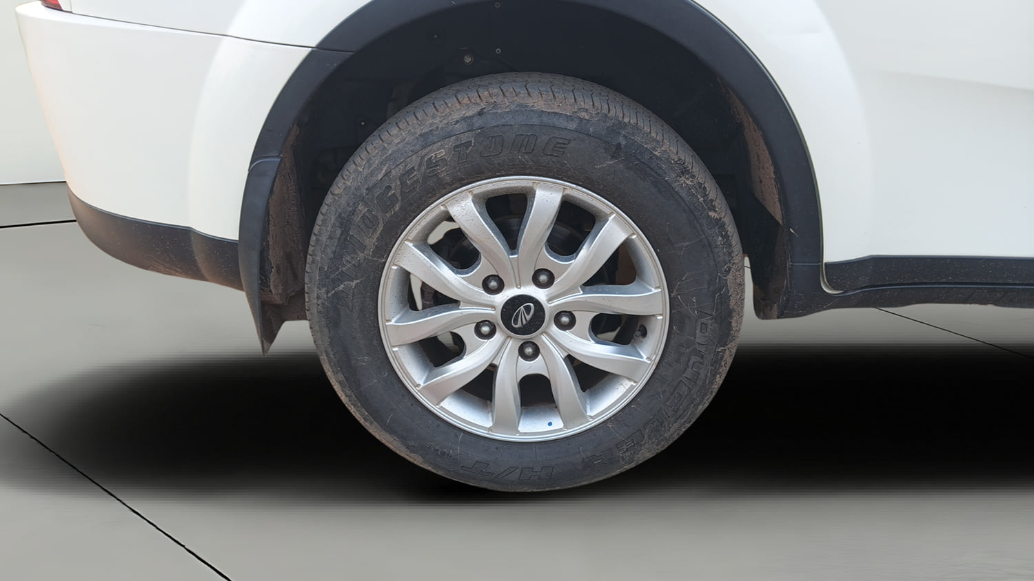 Used 2018 Mahindra XUV500 W9 Diesel Manual tyres RIGHT REAR TYRE RIM VIEW