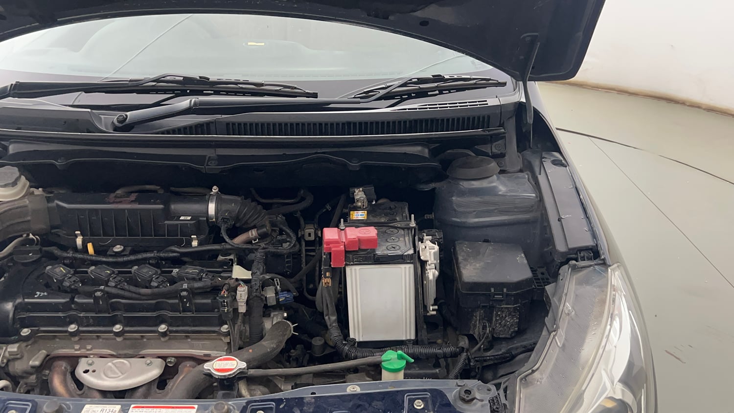 Used 2022 Maruti Suzuki Ciaz Delta 1.5 Petrol Manual engine ENGINE LEFT SIDE HINGE & APRON VIEW
