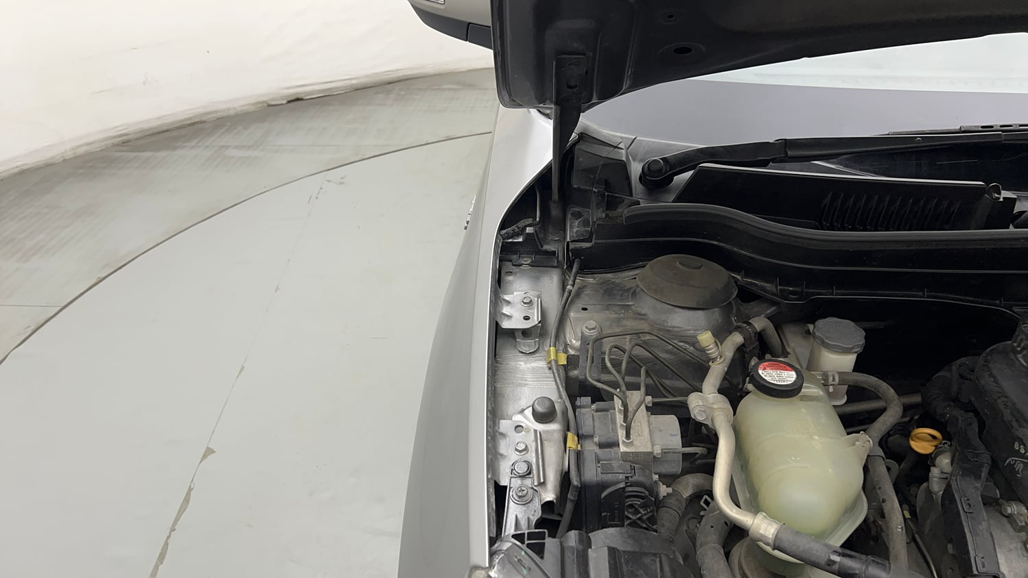 Used 2018 maruti-suzuki Vitara Brezza ZDi AGS Diesel Automatic engine ENGINE RIGHT SIDE HINGE & APRON VIEW