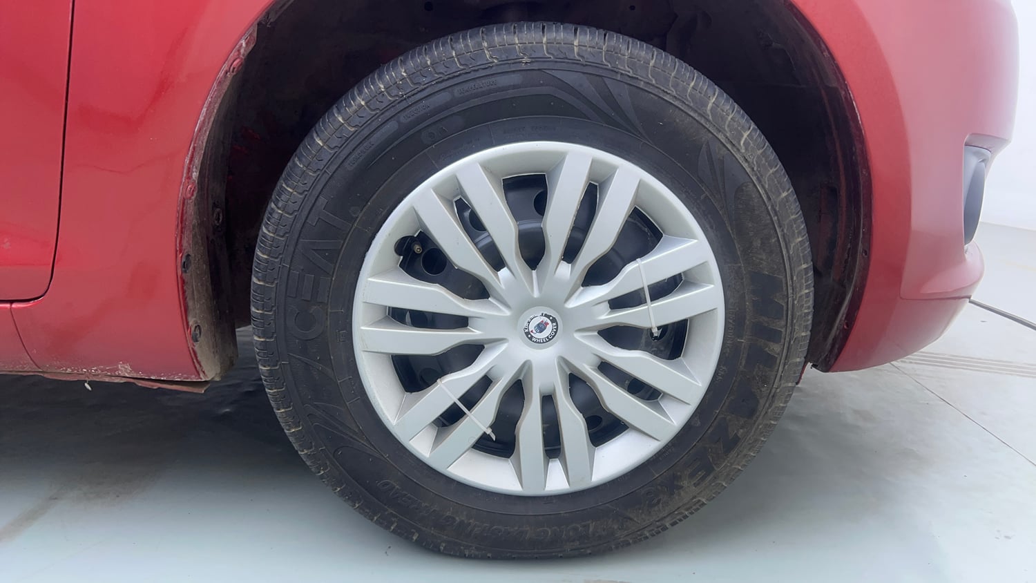 Used 2013 Maruti Suzuki Swift VXi Petrol Manual tyres RIGHT FRONT TYRE RIM VIEW