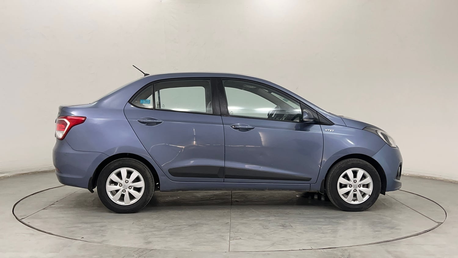 Used 2015 Hyundai Xcent SX 1.2 Petrol Manual exterior RIGHT SIDE VIEW