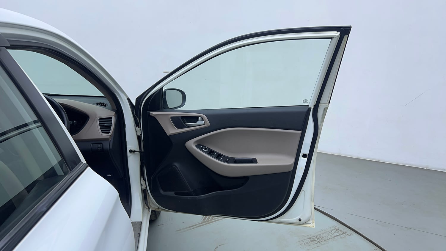 Used 2019 Hyundai Elite i20 Sportz Plus 1.2 Petrol Manual interior RIGHT FRONT DOOR OPEN VIEW