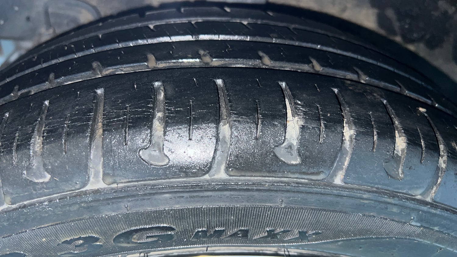 Used 2018 Hyundai Grand i10 Sportz (O) AT 1.2 Kappa VTVT Petrol Automatic tyres RIGHT REAR TYRE TREAD VIEW