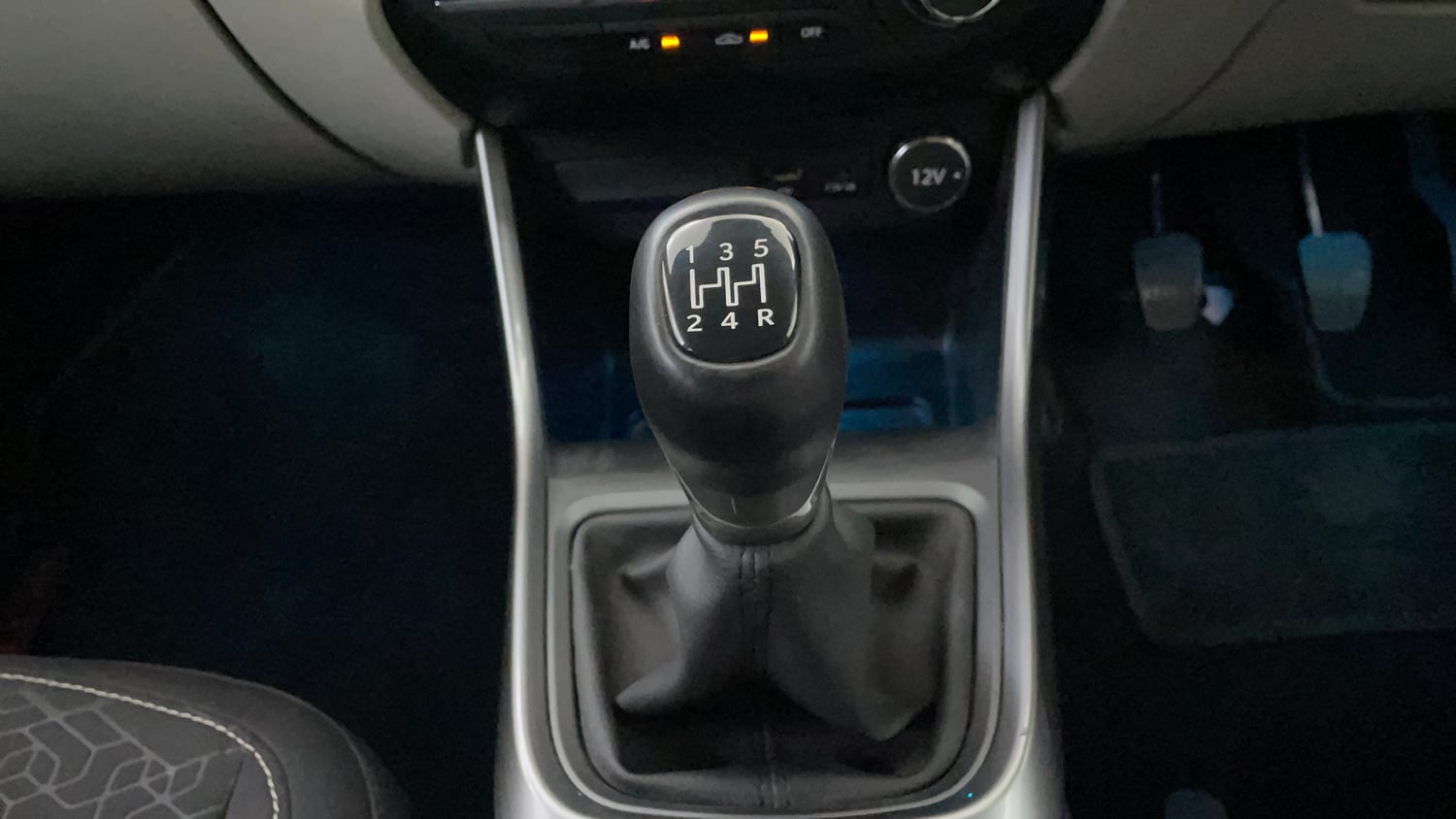 Used 2025 Tata Altroz XZ Petrol Petrol Manual interior GEAR  KNOB VIEW