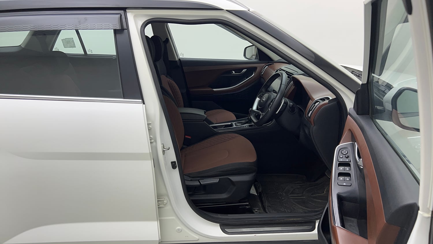 Used 2022 Hyundai Alcazar Prestige Exe (O) 7 STR 1.5 Diesel AT Diesel Automatic interior RIGHT SIDE FRONT DOOR CABIN VIEW
