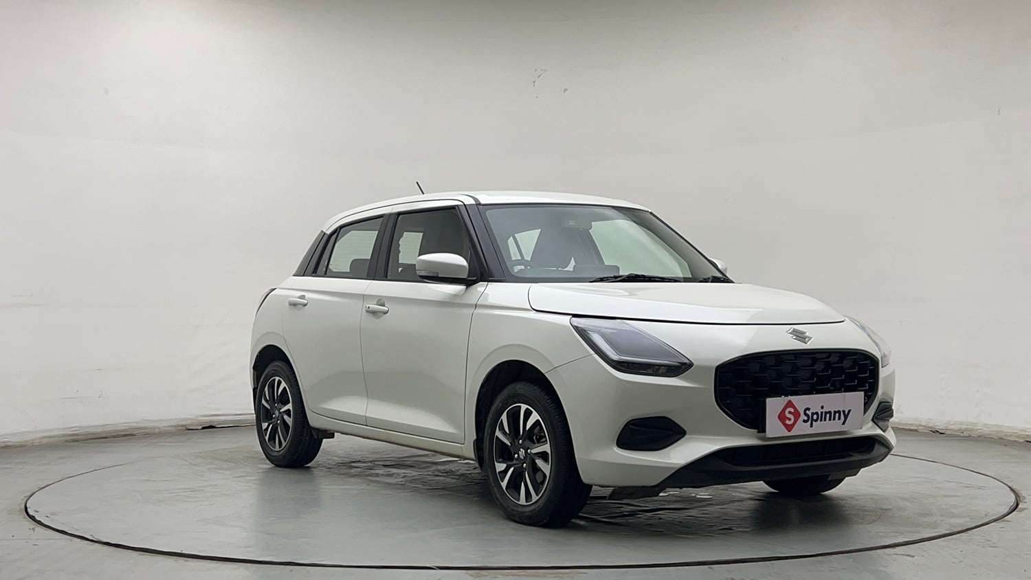 Used 2024 Maruti Suzuki Swift ZXi AMT Petrol Automatic exterior RIGHT FRONT CORNER VIEW