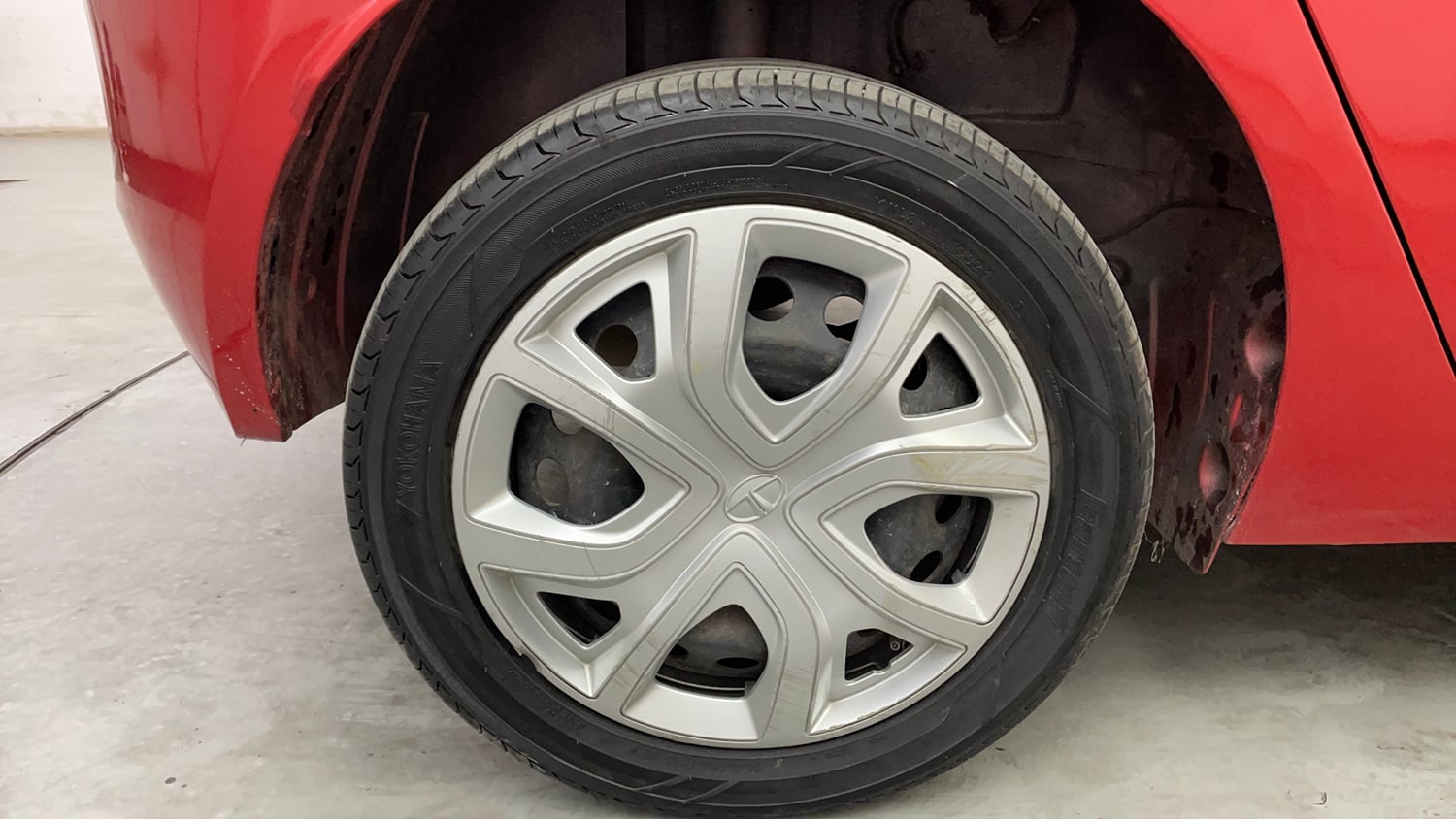 Used 2020 Tata Altroz XT Petrol Petrol Manual tyres RIGHT REAR TYRE RIM VIEW