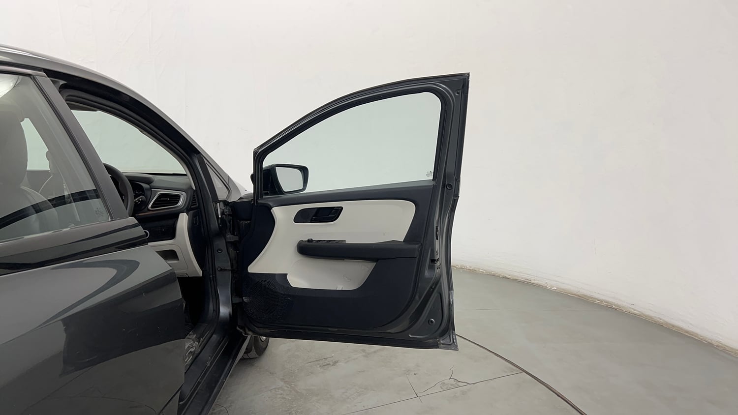 Used 2022 Tata Altroz XTA Petrol Petrol Automatic interior RIGHT FRONT DOOR OPEN VIEW