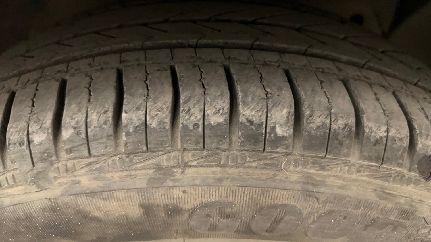Used 2017 Ford Figo Aspire Titanium1.5 TDCi Diesel Manual tyres RIGHT FRONT TYRE TREAD VIEW