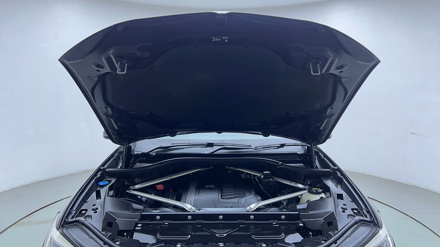 Used 2022 BMW X5 xDrive40i M Sport Petrol Automatic engine ENGINE & BONNET OPEN FRONT VIEW