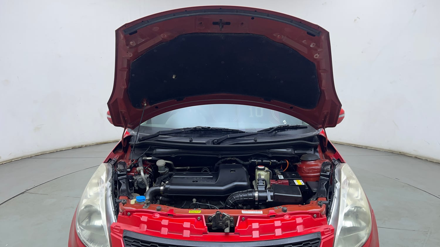 Used 2016 Maruti Suzuki Swift Deca Limited Edition VDi Diesel Manual engine ENGINE & BONNET OPEN FRONT VIEW