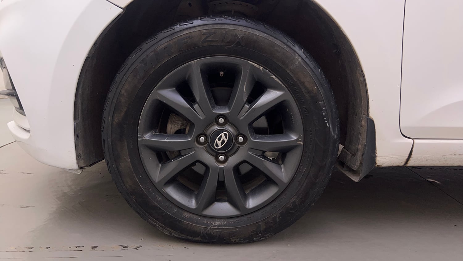 Used 2018 Hyundai Elite i20 Asta 1.2 AT Petrol Automatic tyres LEFT FRONT TYRE RIM VIEW